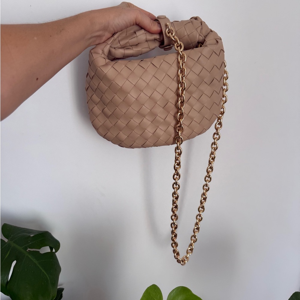 Woven Headband-Style Shoulder Bag in Pale Blush Beige comes with chain - Picture 3 of 6